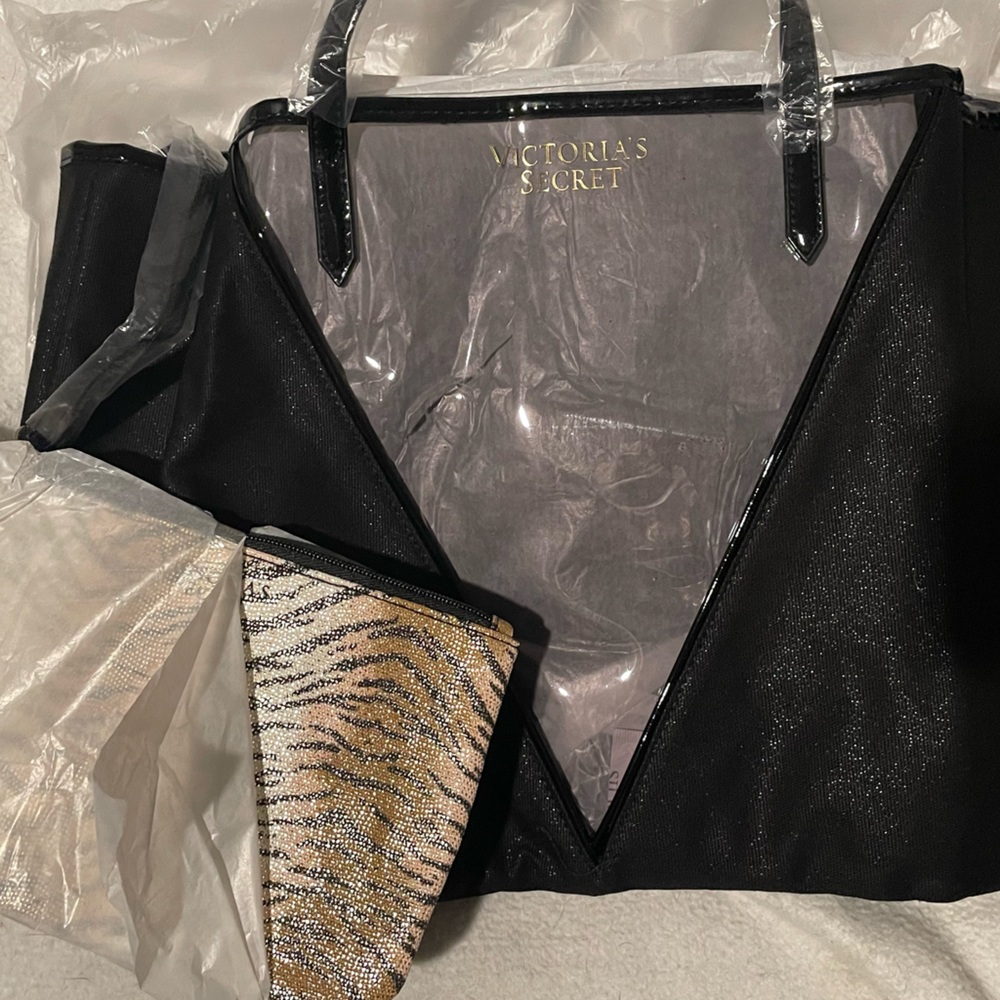 NWOT Victoria’s Secret tote w/pouch